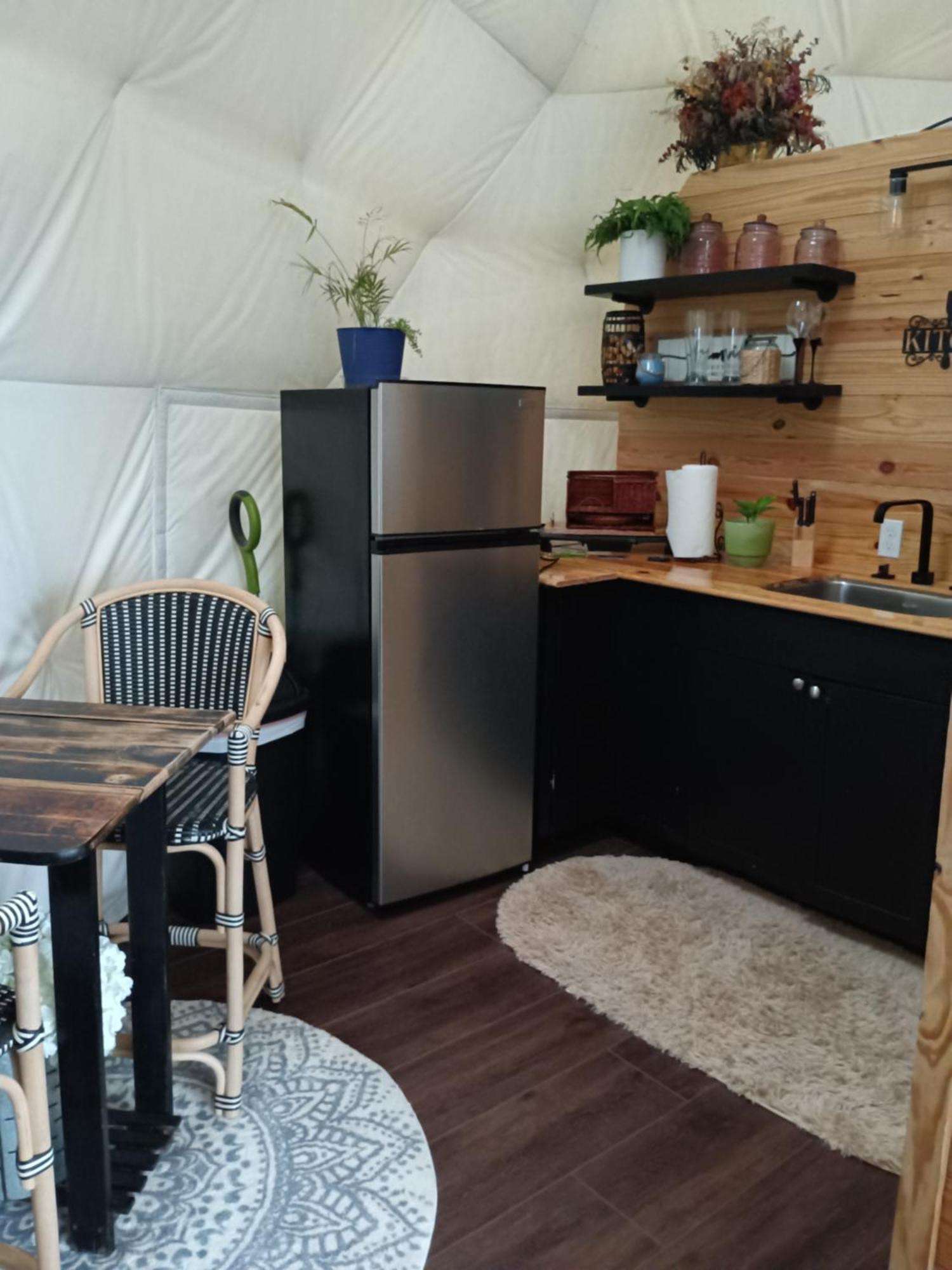 Waterfront Luxury Glamping Dome Hotel Rogersville Eksteriør billede