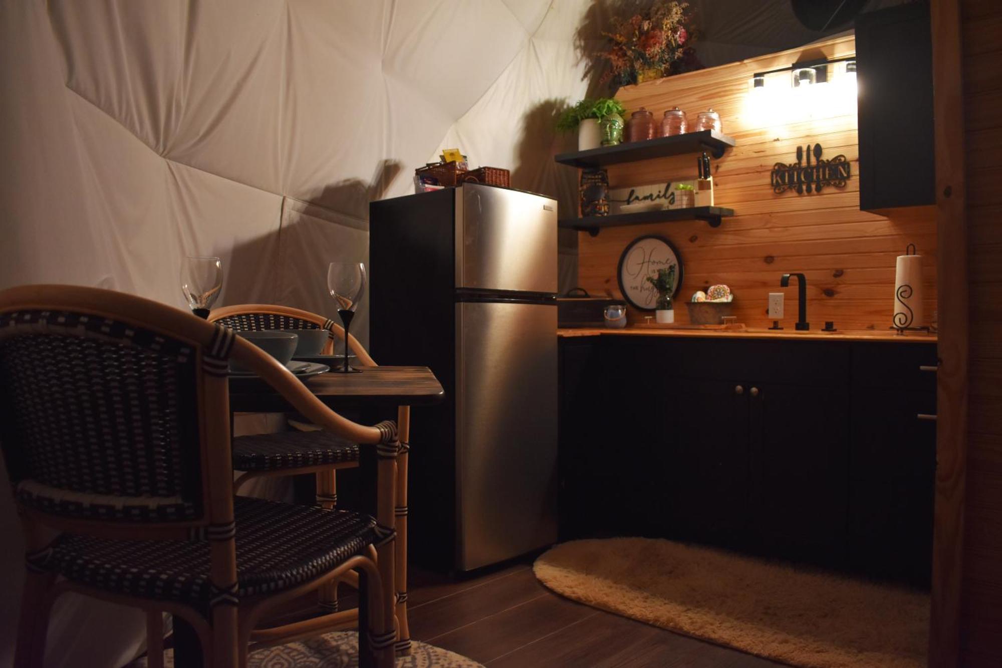 Waterfront Luxury Glamping Dome Hotel Rogersville Eksteriør billede